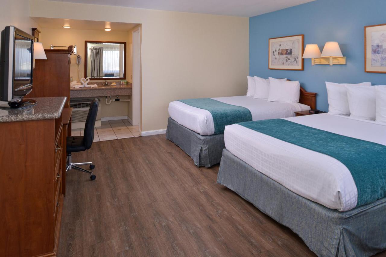 Edgewater Inn And Suites Писмо Бич Экстерьер фото