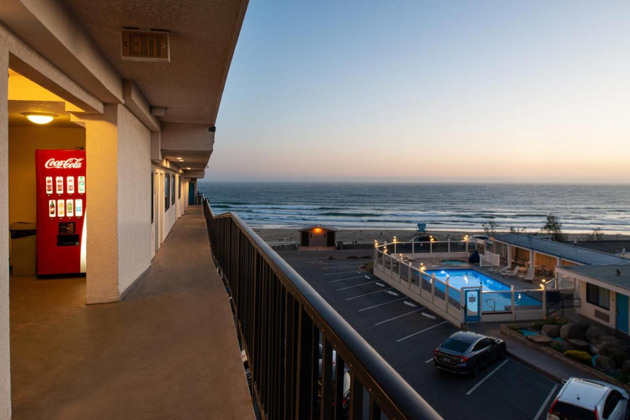 Edgewater Inn And Suites Писмо Бич Экстерьер фото