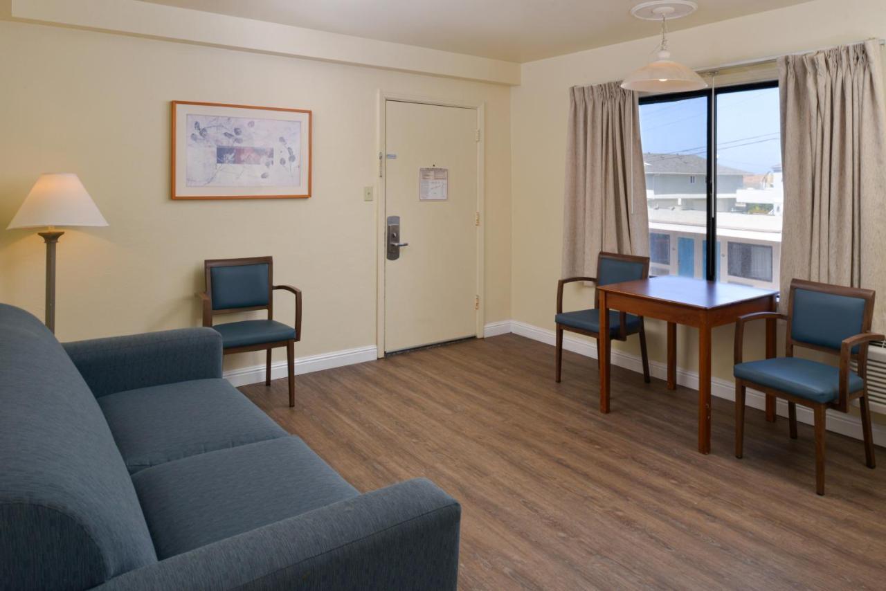 Edgewater Inn And Suites Писмо Бич Экстерьер фото