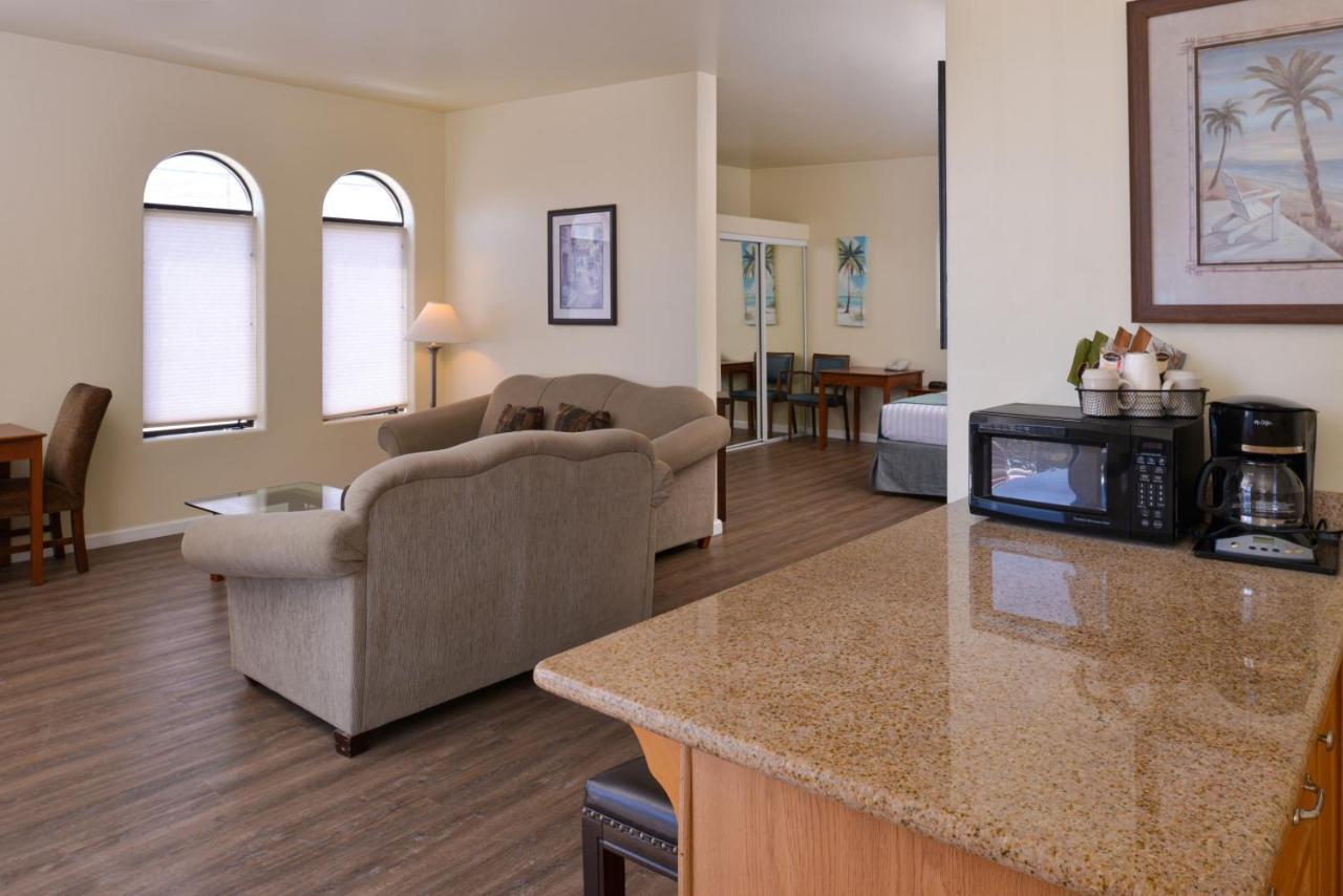 Edgewater Inn And Suites Писмо Бич Экстерьер фото