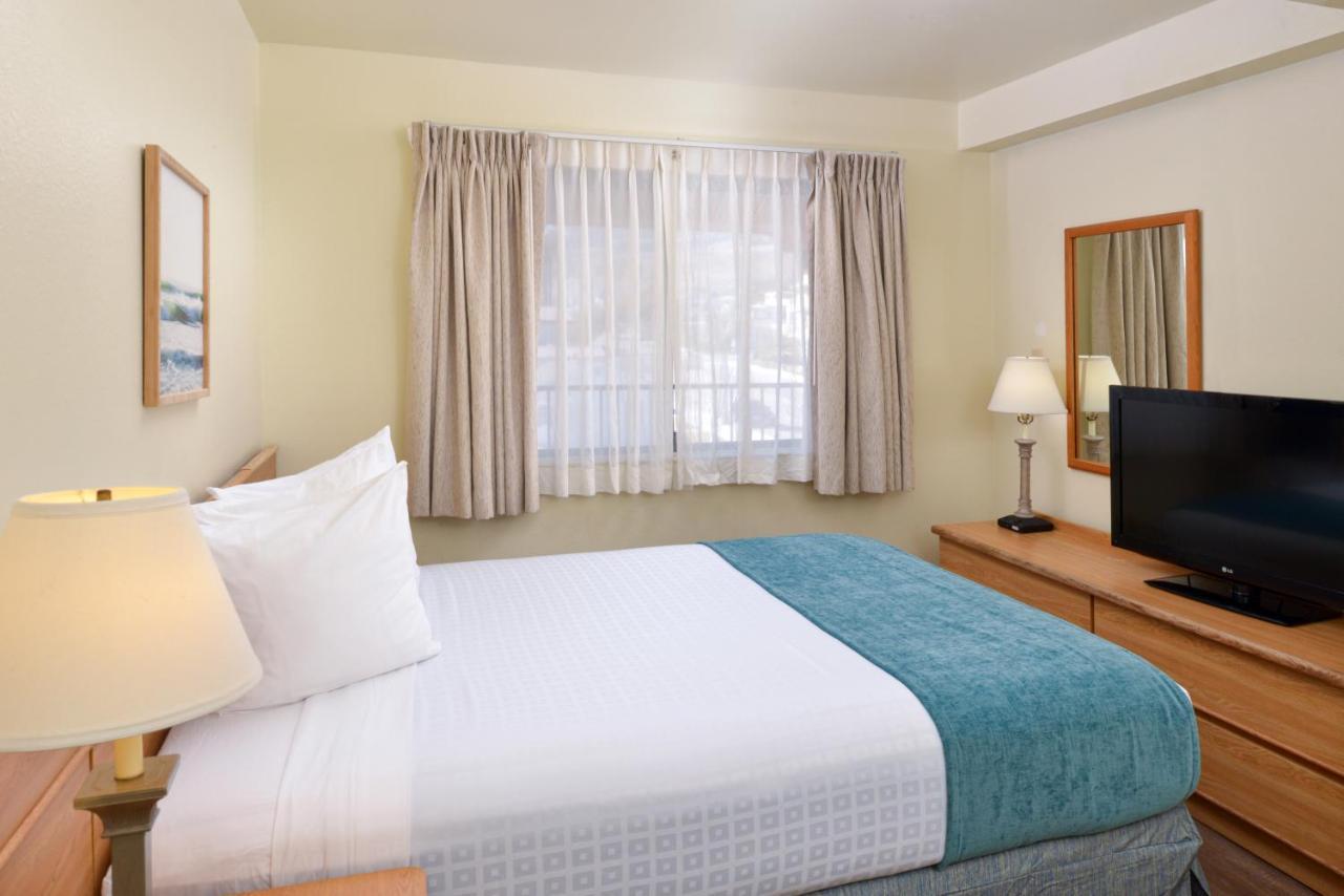 Edgewater Inn And Suites Писмо Бич Экстерьер фото