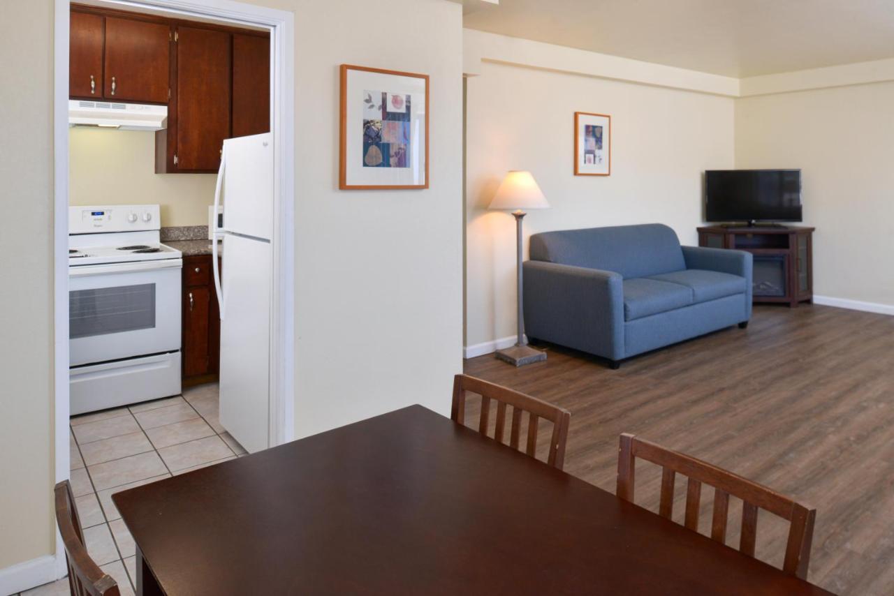 Edgewater Inn And Suites Писмо Бич Экстерьер фото