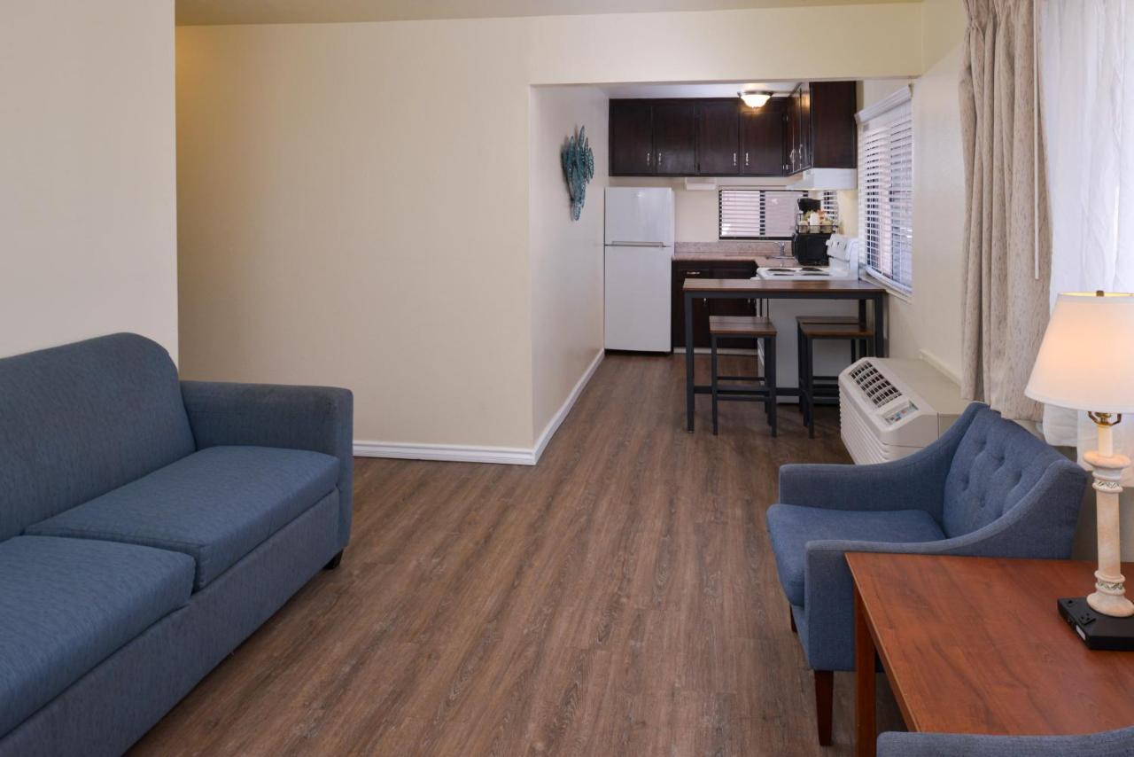Edgewater Inn And Suites Писмо Бич Экстерьер фото