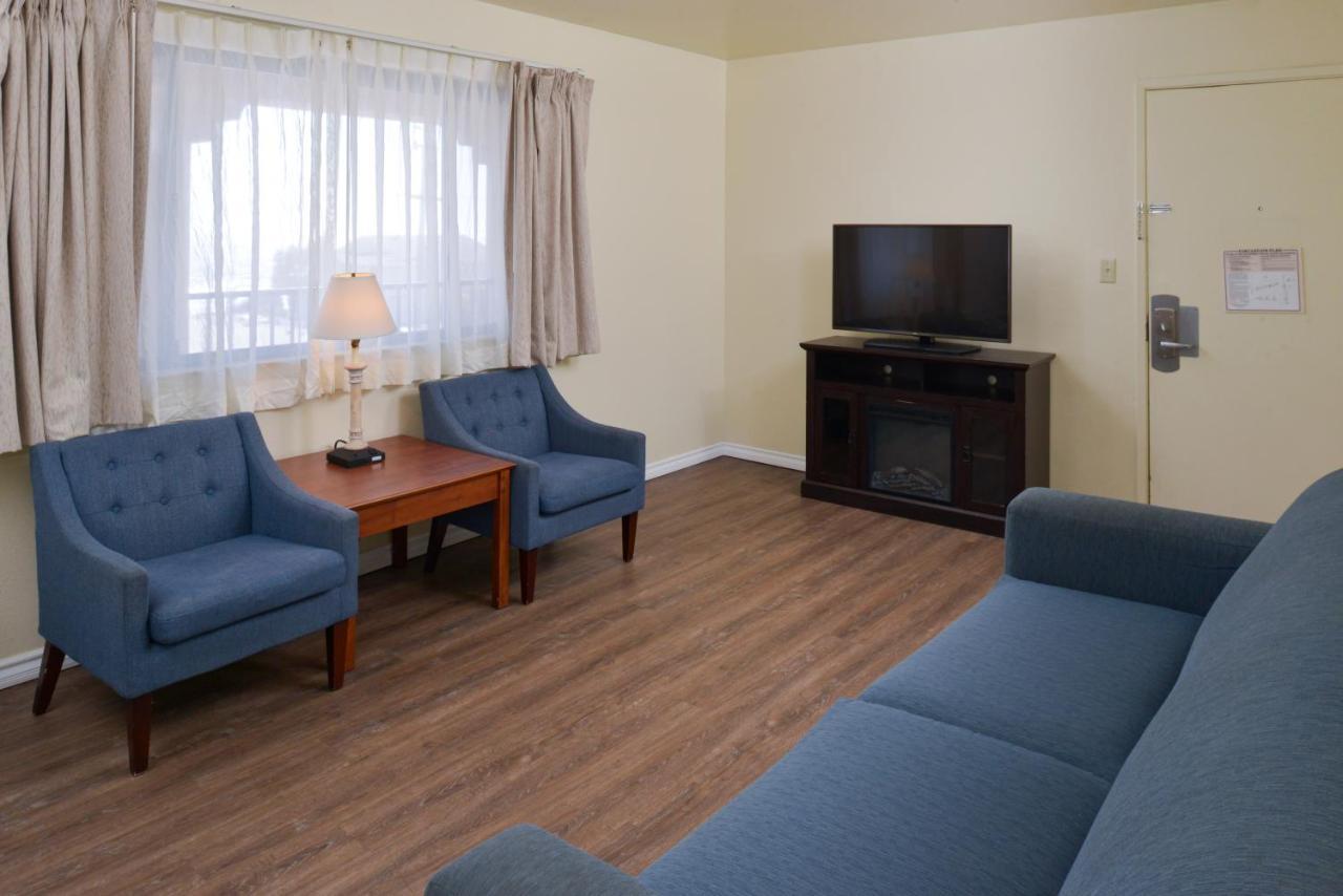 Edgewater Inn And Suites Писмо Бич Экстерьер фото
