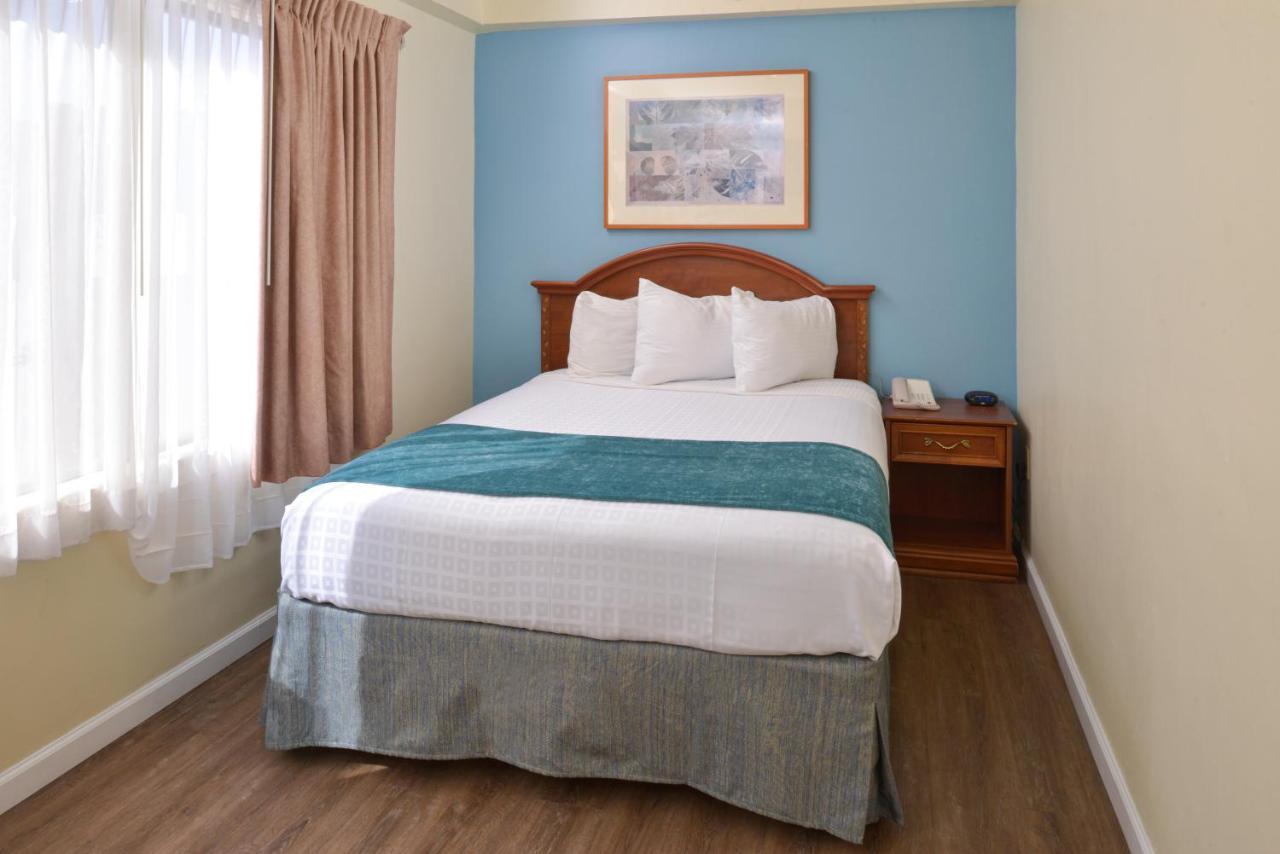Edgewater Inn And Suites Писмо Бич Экстерьер фото