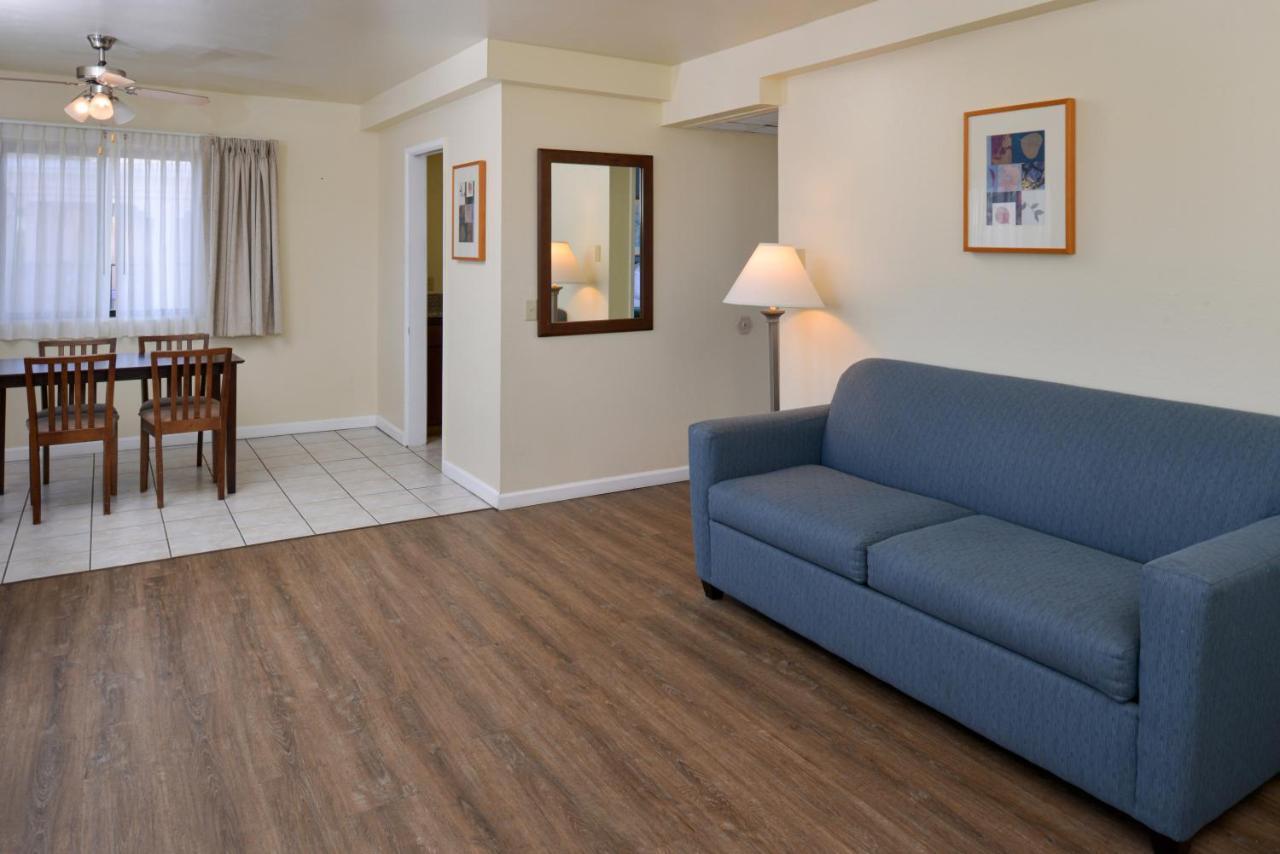 Edgewater Inn And Suites Писмо Бич Экстерьер фото