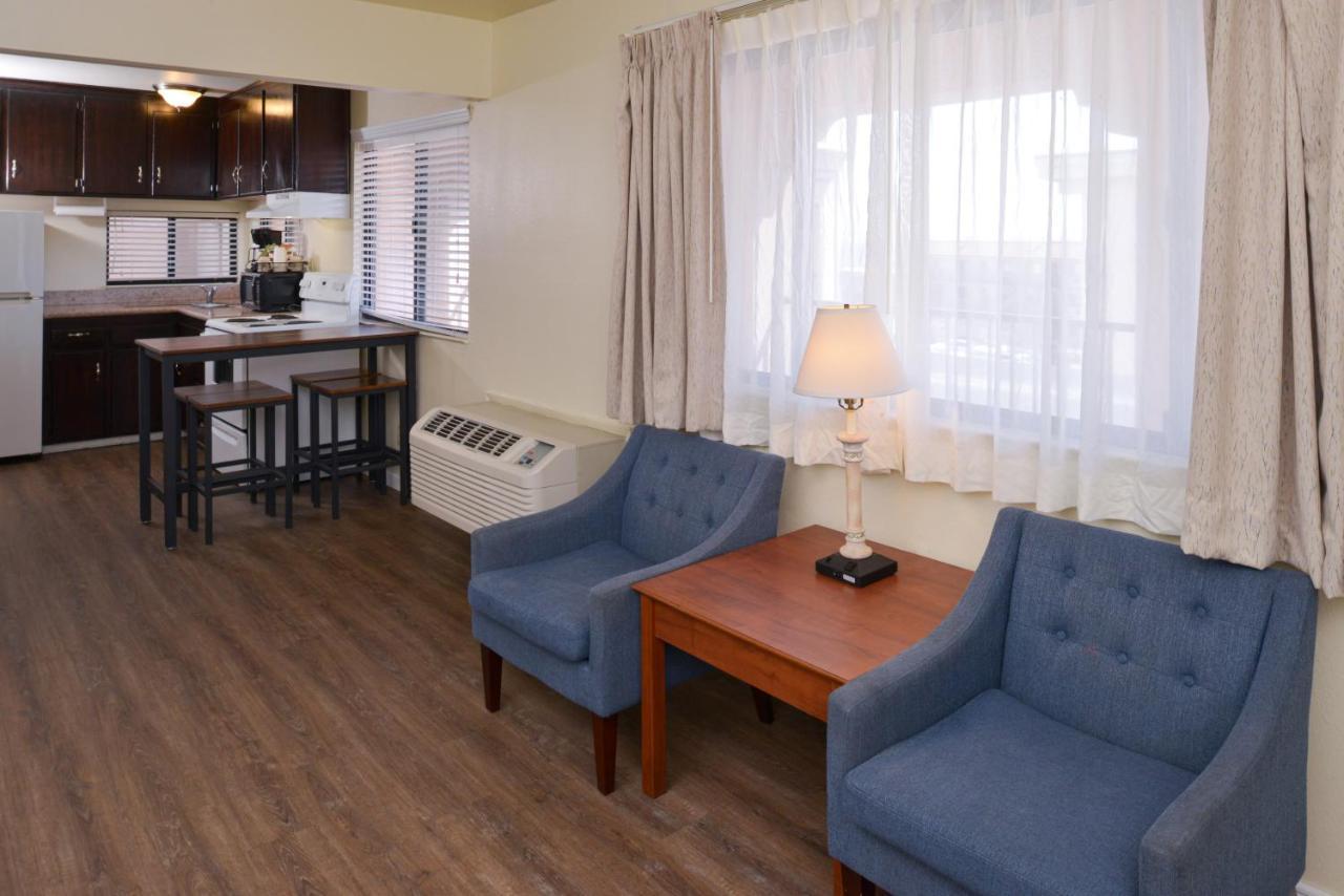 Edgewater Inn And Suites Писмо Бич Экстерьер фото