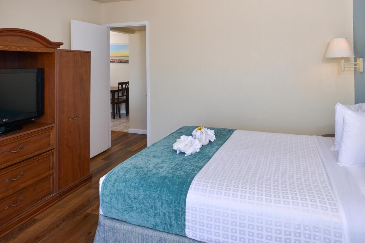 Edgewater Inn And Suites Писмо Бич Экстерьер фото