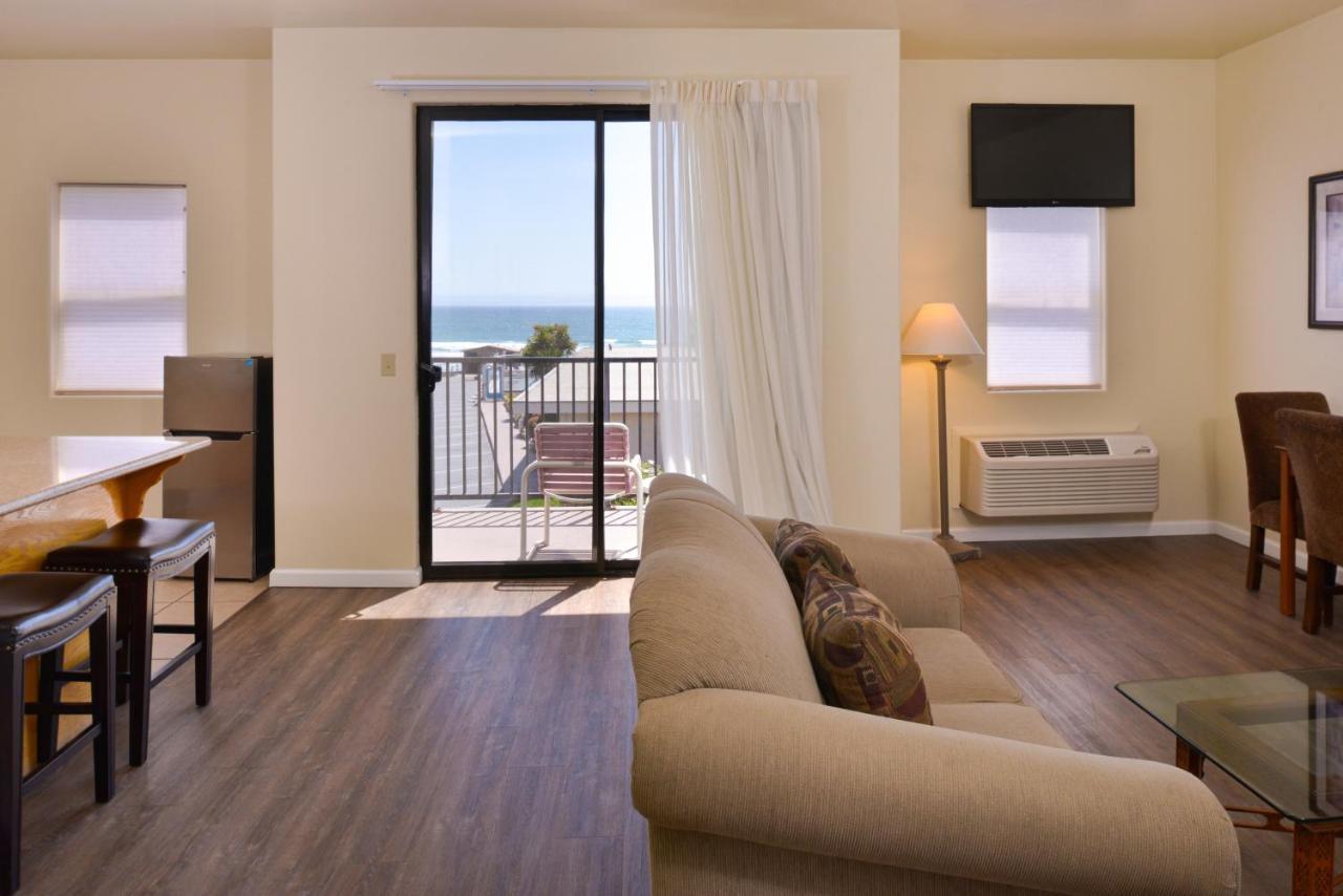 Edgewater Inn And Suites Писмо Бич Экстерьер фото