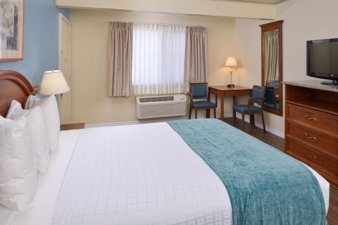 Edgewater Inn And Suites Писмо Бич Экстерьер фото